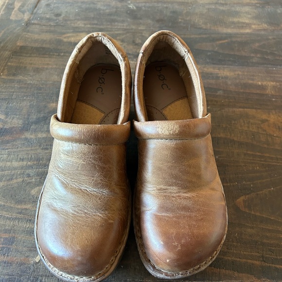 BOC Distressed Brown Leather Clogs Size 8.5 - Picture 2 of 4